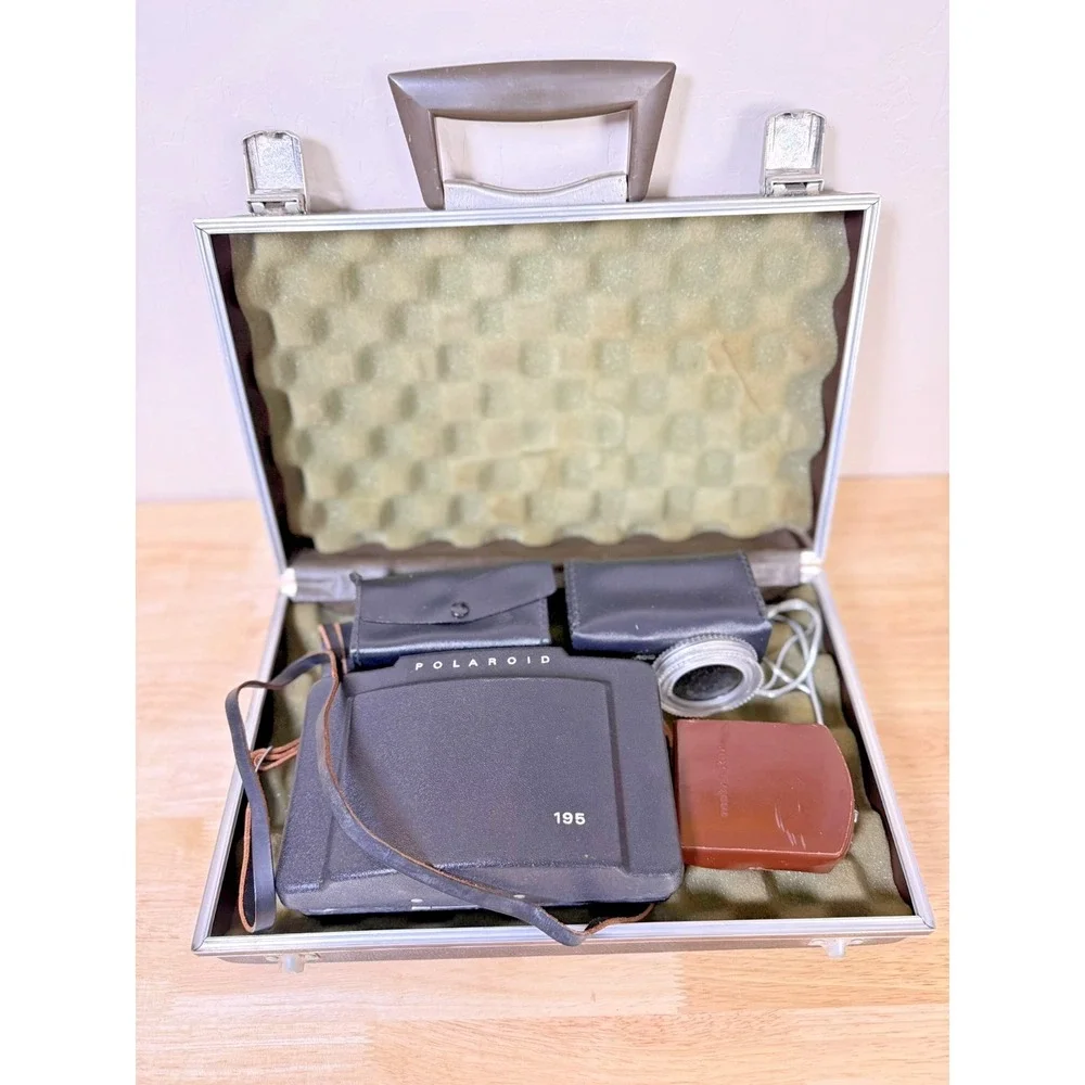 Polaroid 195 Land Camera w/ Tomioka 114mm lens, Accessories, & Case Untested
